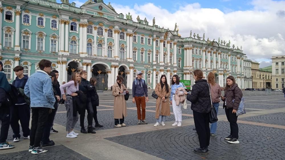 Во Всемирный день туризма студенты провели экскурсию по центру города