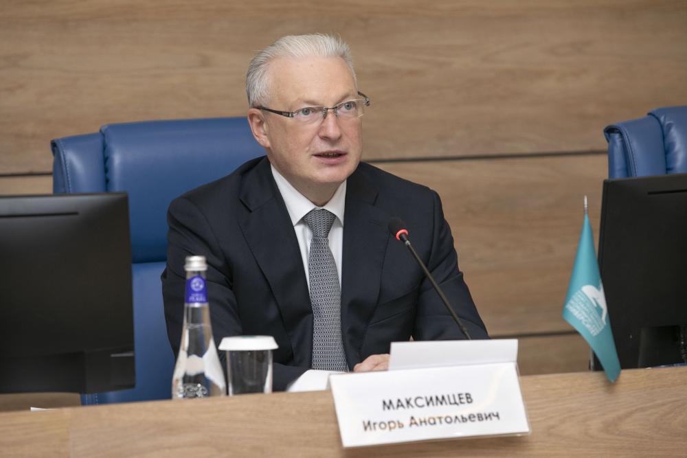 Игорь Максимцев провел итоговое заседание Общественного совета МЧС