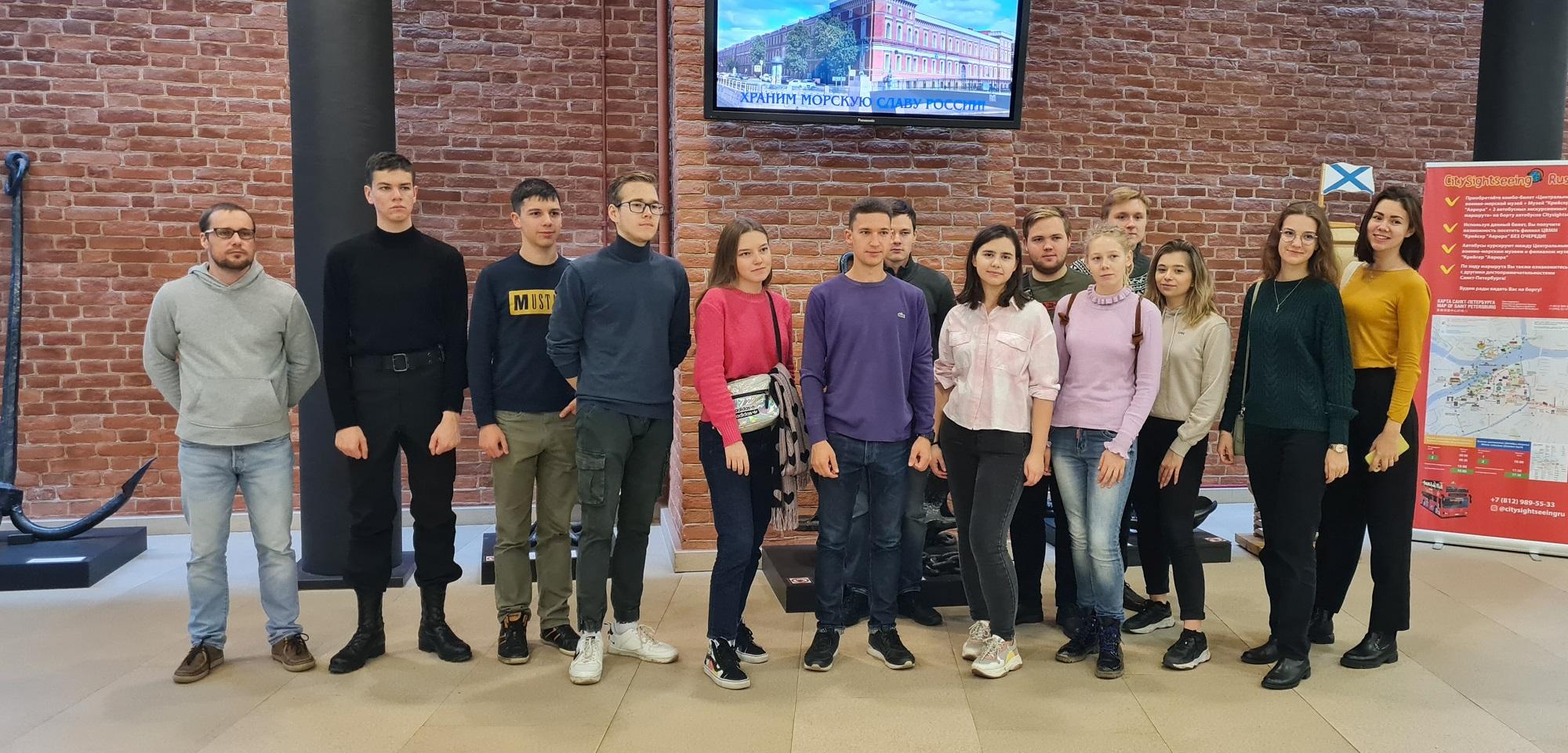 Студенты университета посетили Центральный военно-морской музей имени императора Петра Великого