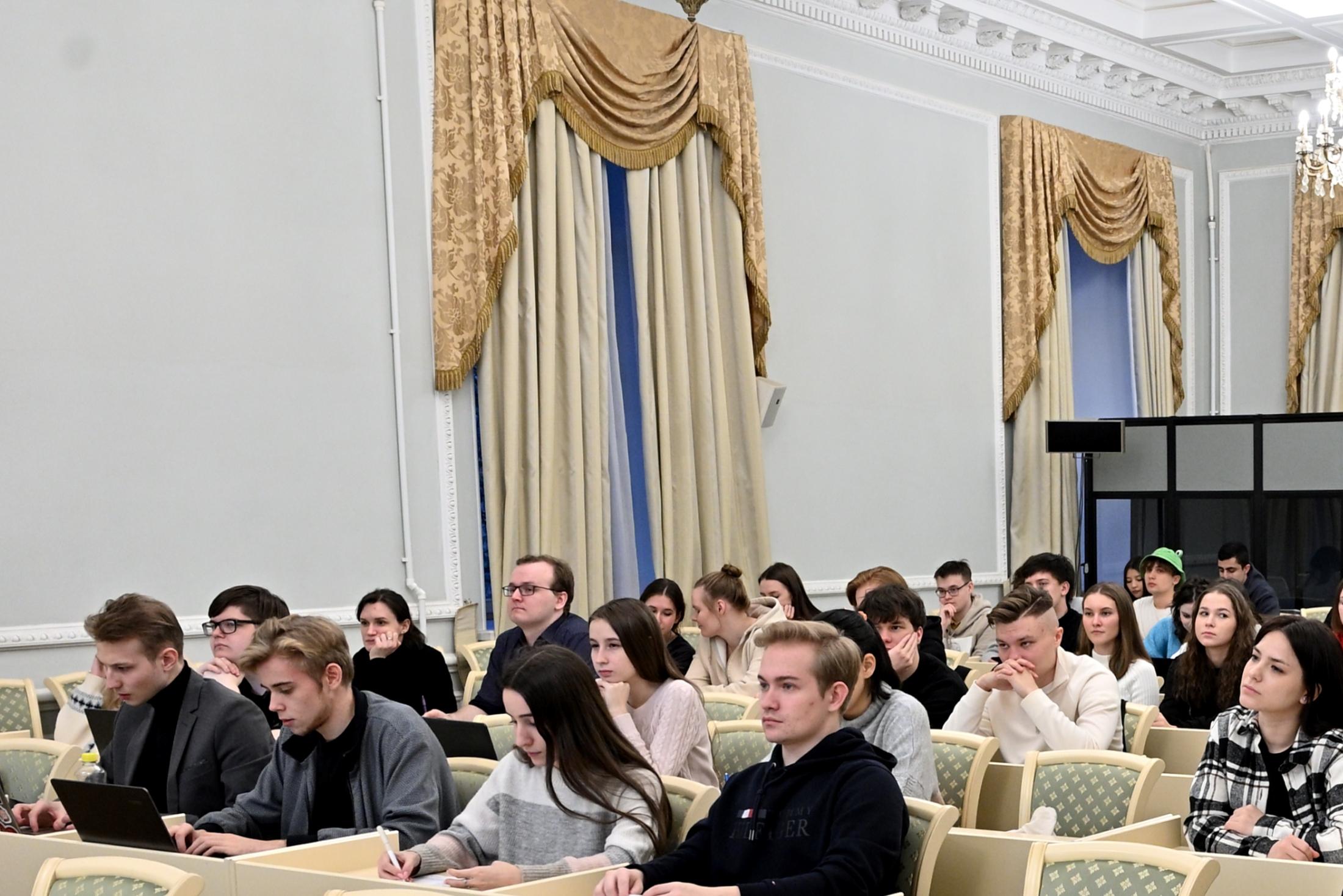 Студенты ФИПМ приняли участие в Ярмарке вакансий ПАО «Газпром»