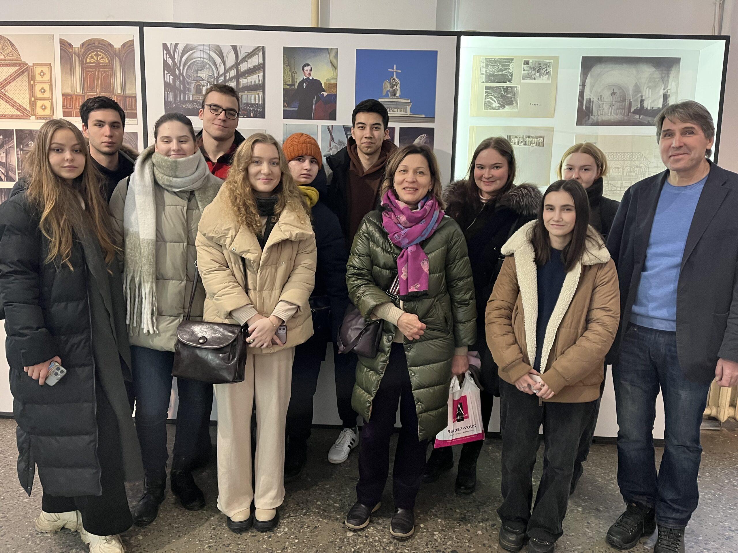 Студенты-лингвисты на экскурсии в Петрикирхе