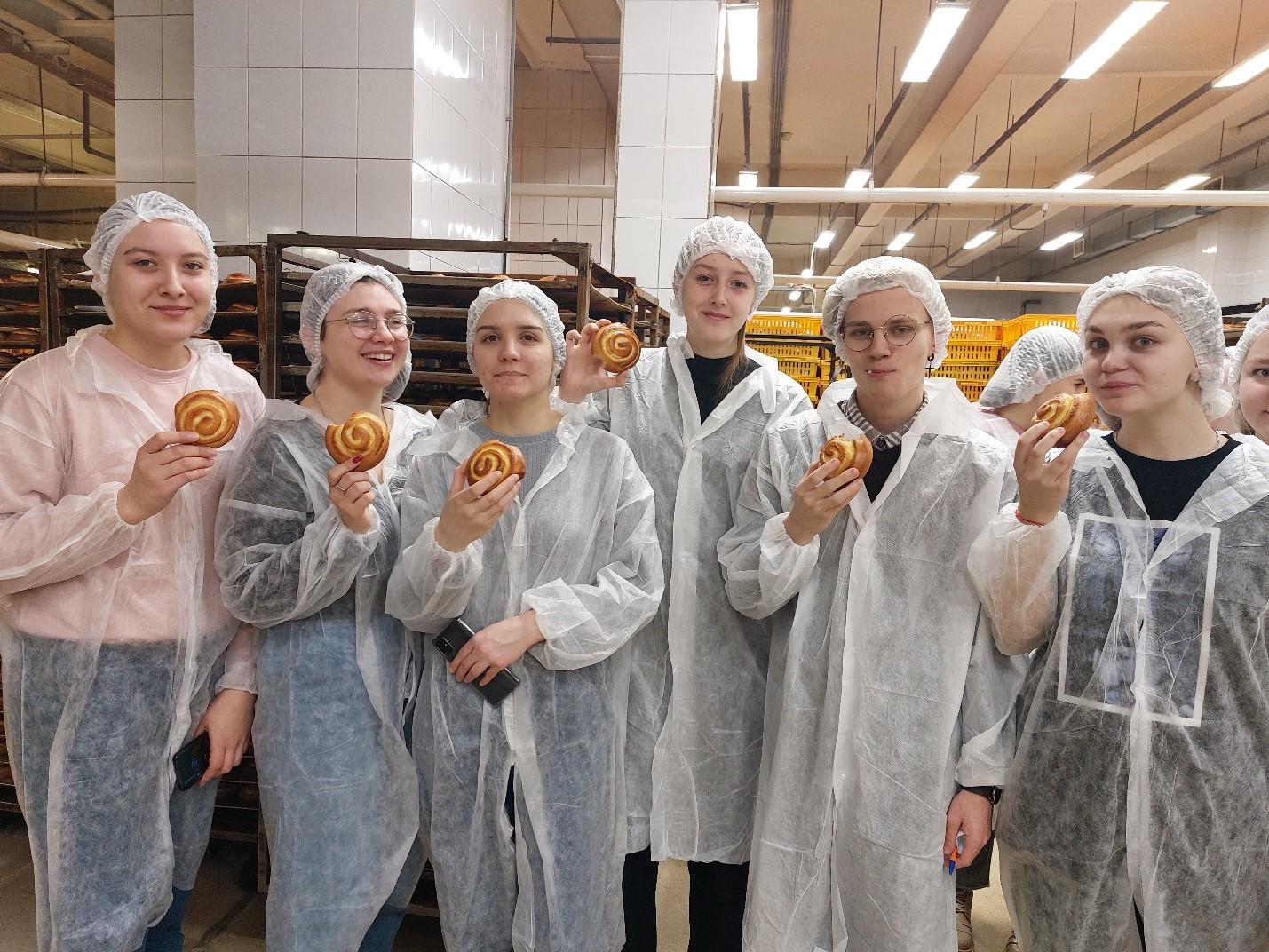 Студенты побывали на производственной площадке хлебозавода «Каравай»