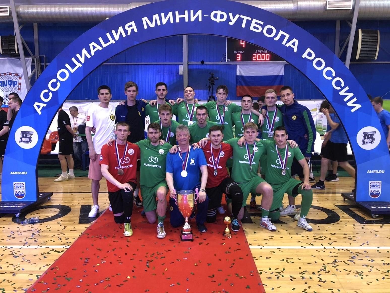 Сборная СПбГЭУ по мини-футболу стала серебряным призером чемпионата