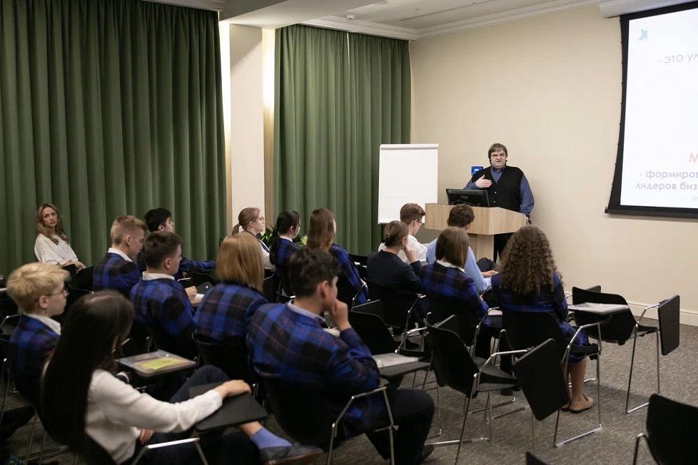 Кафедра маркетинга на неделе СПбГЭУ в Газпром школе Санкт-Петербург