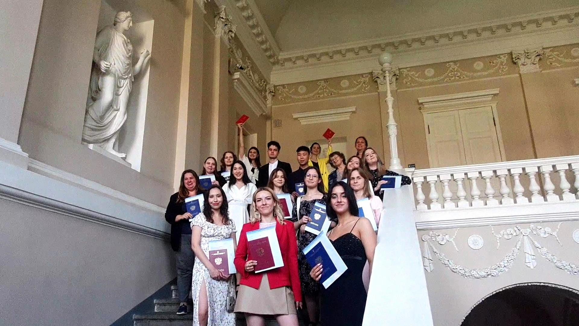 Поздравляем бакалавров группы э-1912 с вручением дипломов!