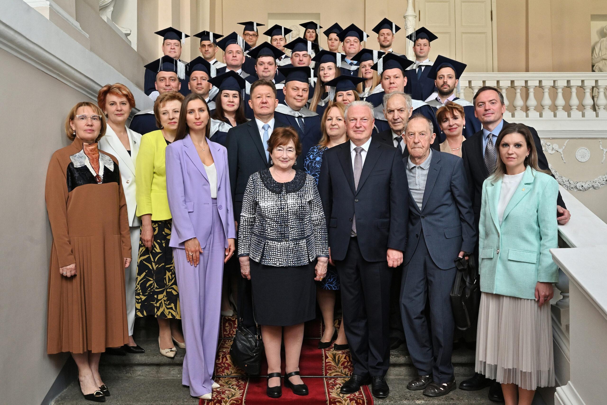 Сотрудники ПАО «Газпром» получили магистерские дипломы СПбГЭУ