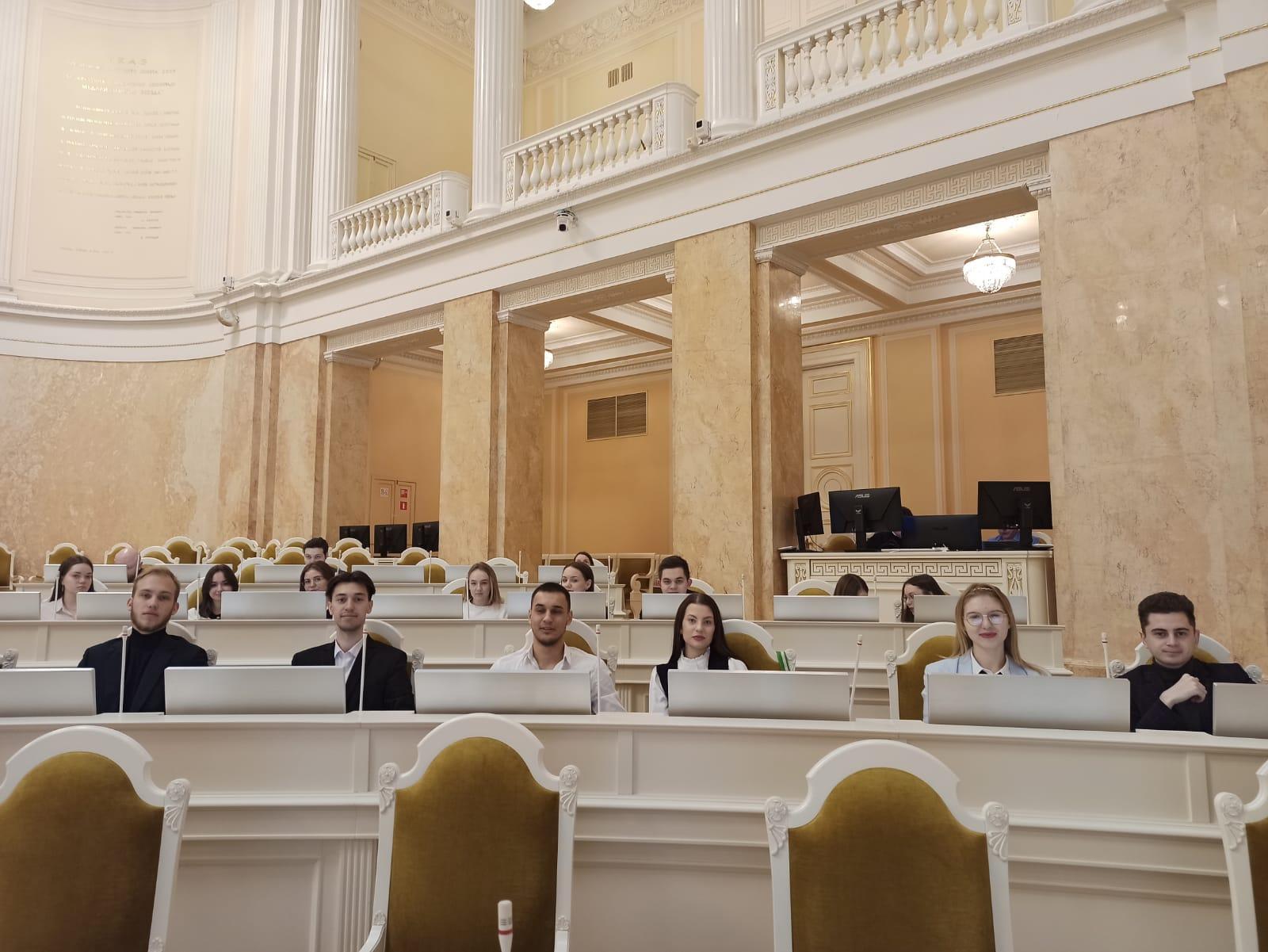 Наши студенты на экскурсии в Законодательном собрании Санкт-Петербурга 