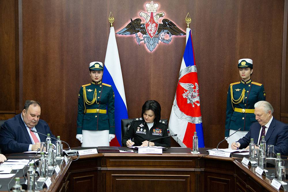 Минобороны РФ и СПбГЭУ подписали программу подготовки военных финансистов
