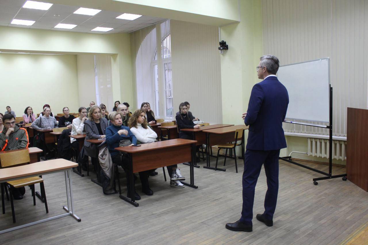 Гуманитарный факультет СПбГЭУ открыл свои двери для абитуриентов