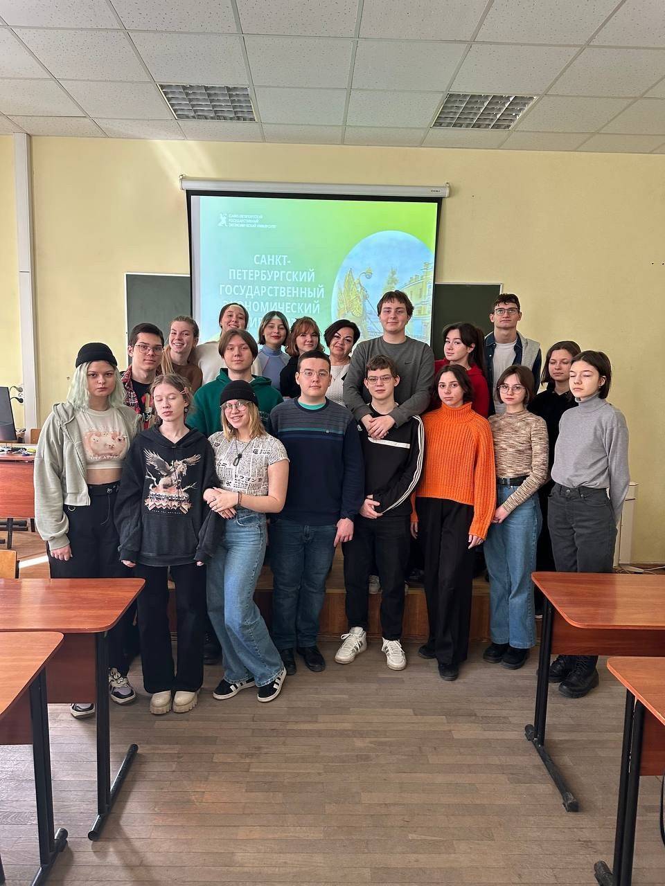 Старшеклассники 54-й школы Красносельского района посетили гуманитарный факультет