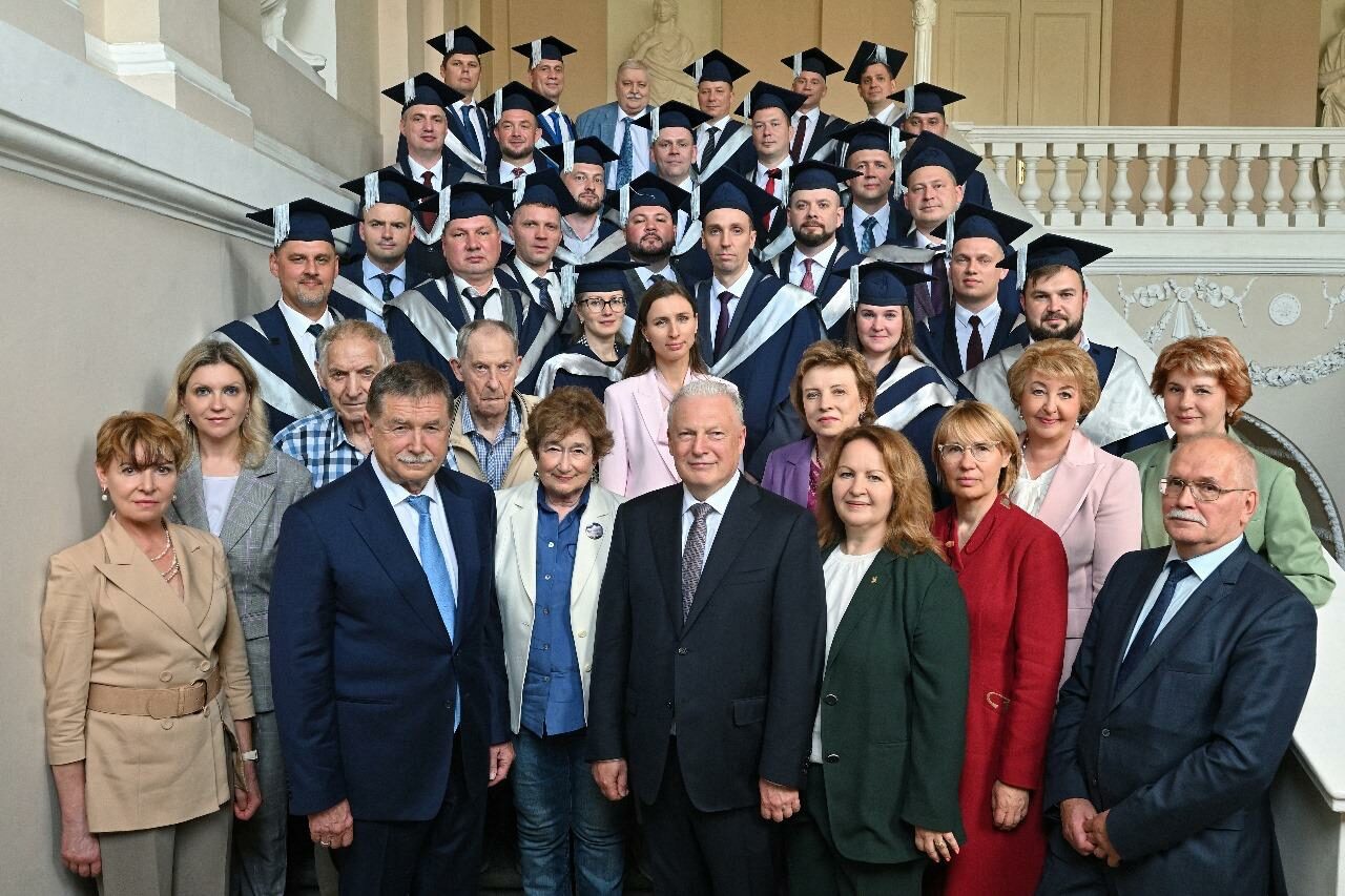 Вручение дипломов студентам специализированной кафедры ПАО «Газпром»
