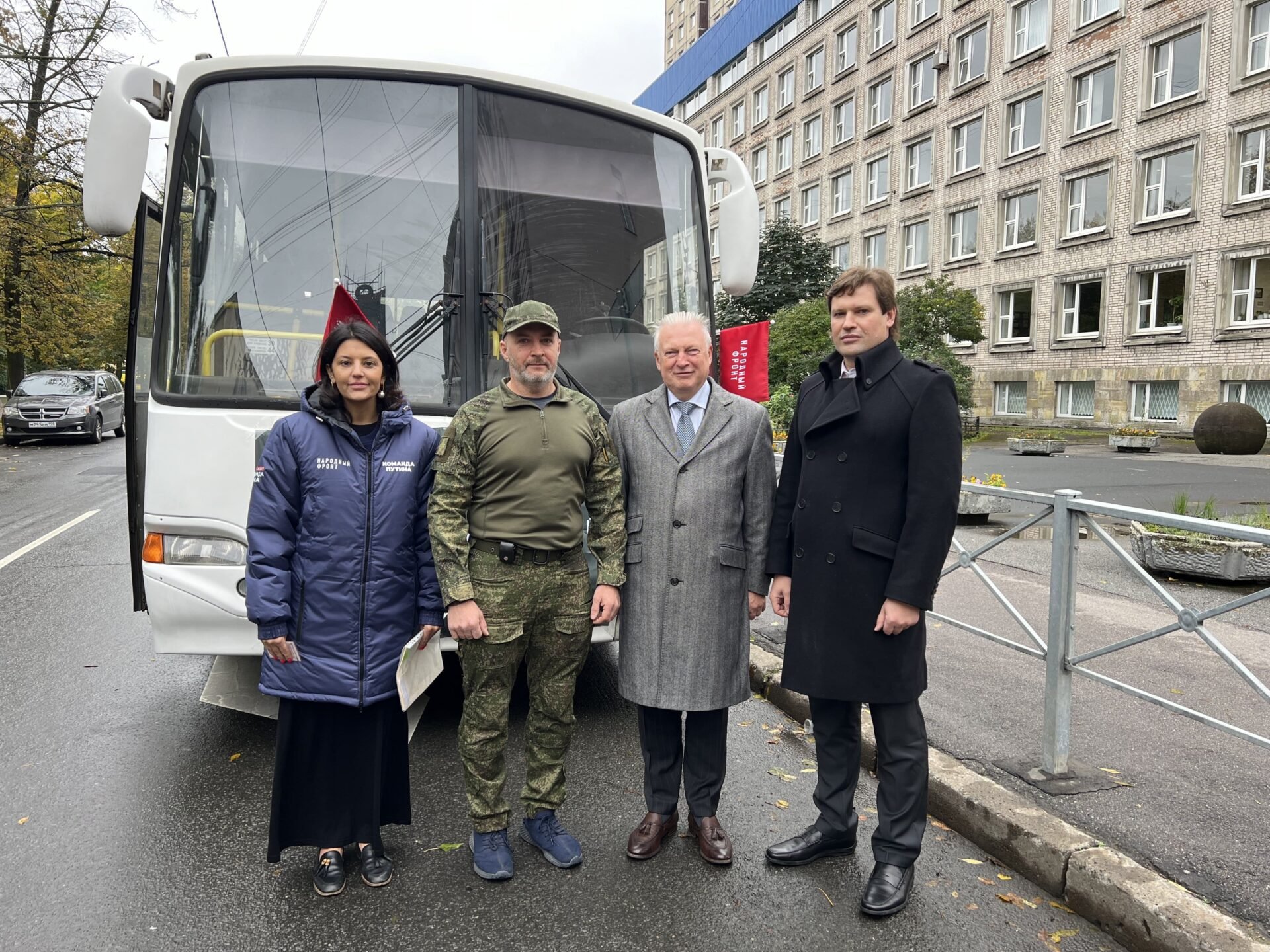 СПбГЭУ передал Народному фронту автобус для нужд СВО