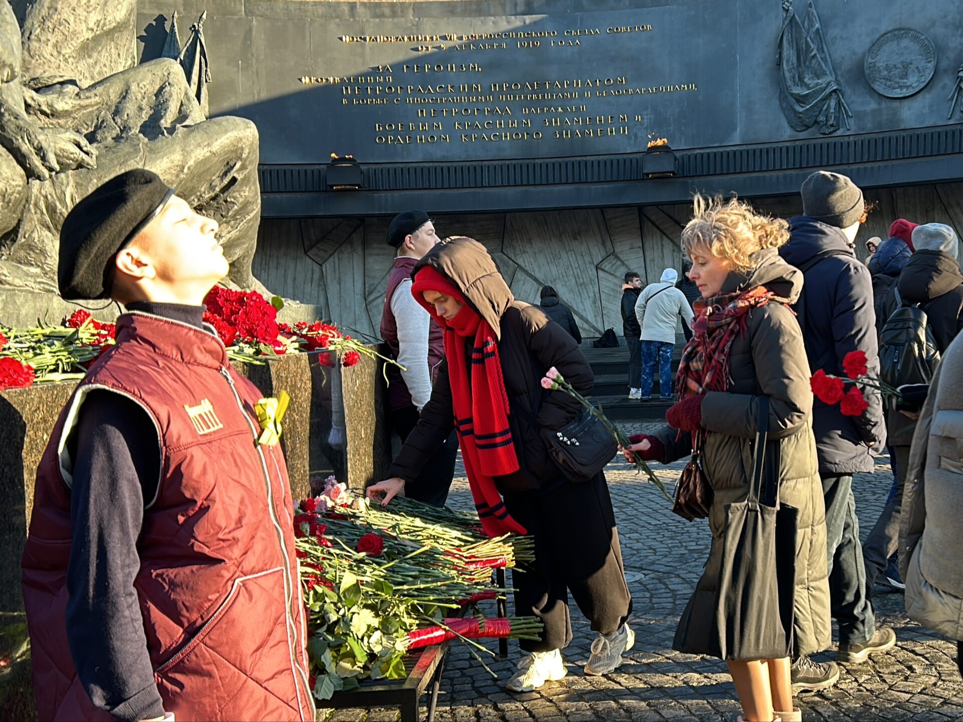 Возложение цветов в честь 82-й годовщины прорыва блокады Ленинграда