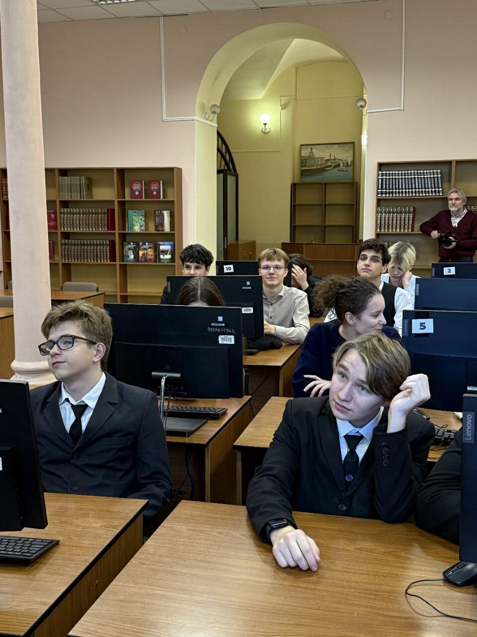 Знакомство с профессией специалиста по международным отношениям