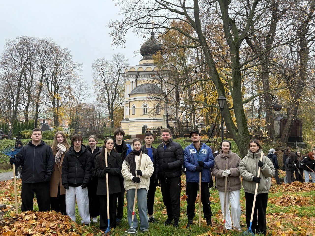 СПбГЭУ принял участие в добровольческой акции «С уважением к памяти»