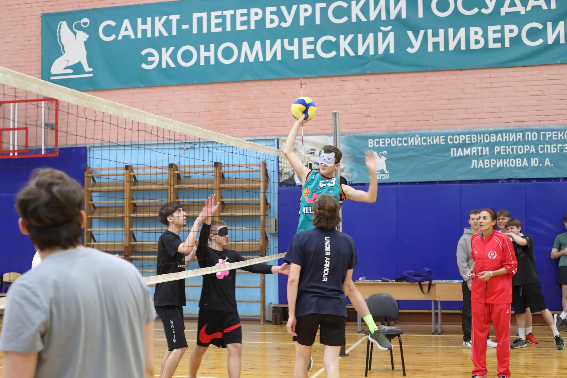 Адаптивный волейбол: открытое занятие в СПбГЭУ