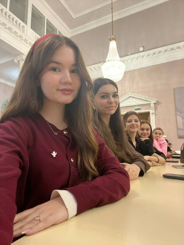 Гуманитарный факультет на мероприятии в Таврическом дворце