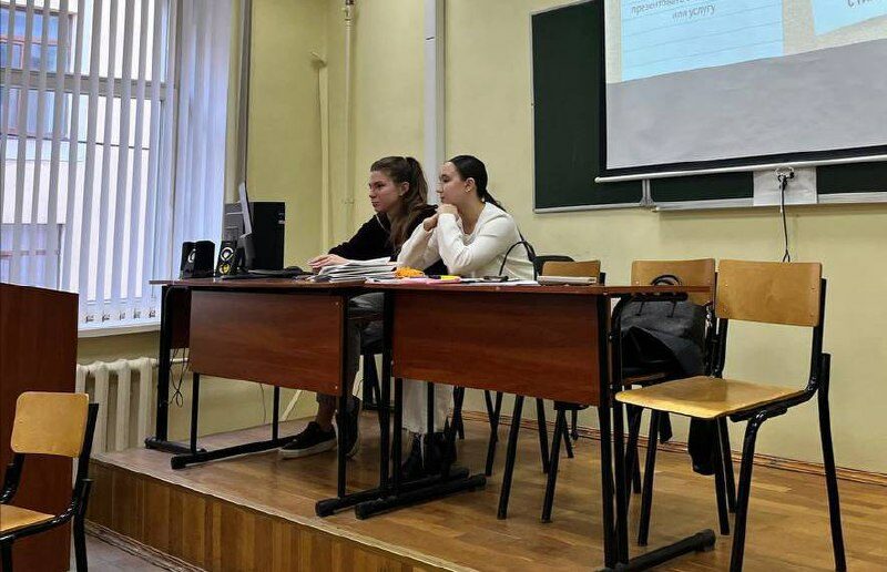 Школьники «Ломоносовской гимназии» познакомились с гуманитарным факультетом СПбГЭУ