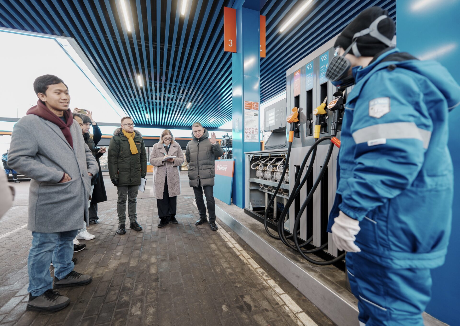 Молодые энергетики из стран АСЕАН изучили российский опыт цифровой трансформации АЗС