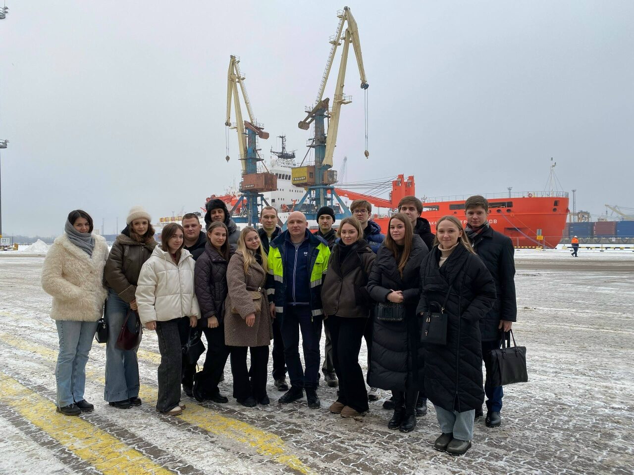 Студенты специальности «Таможенное дело» на&nbsp;экскурсии в морском терминале Петролеспорт