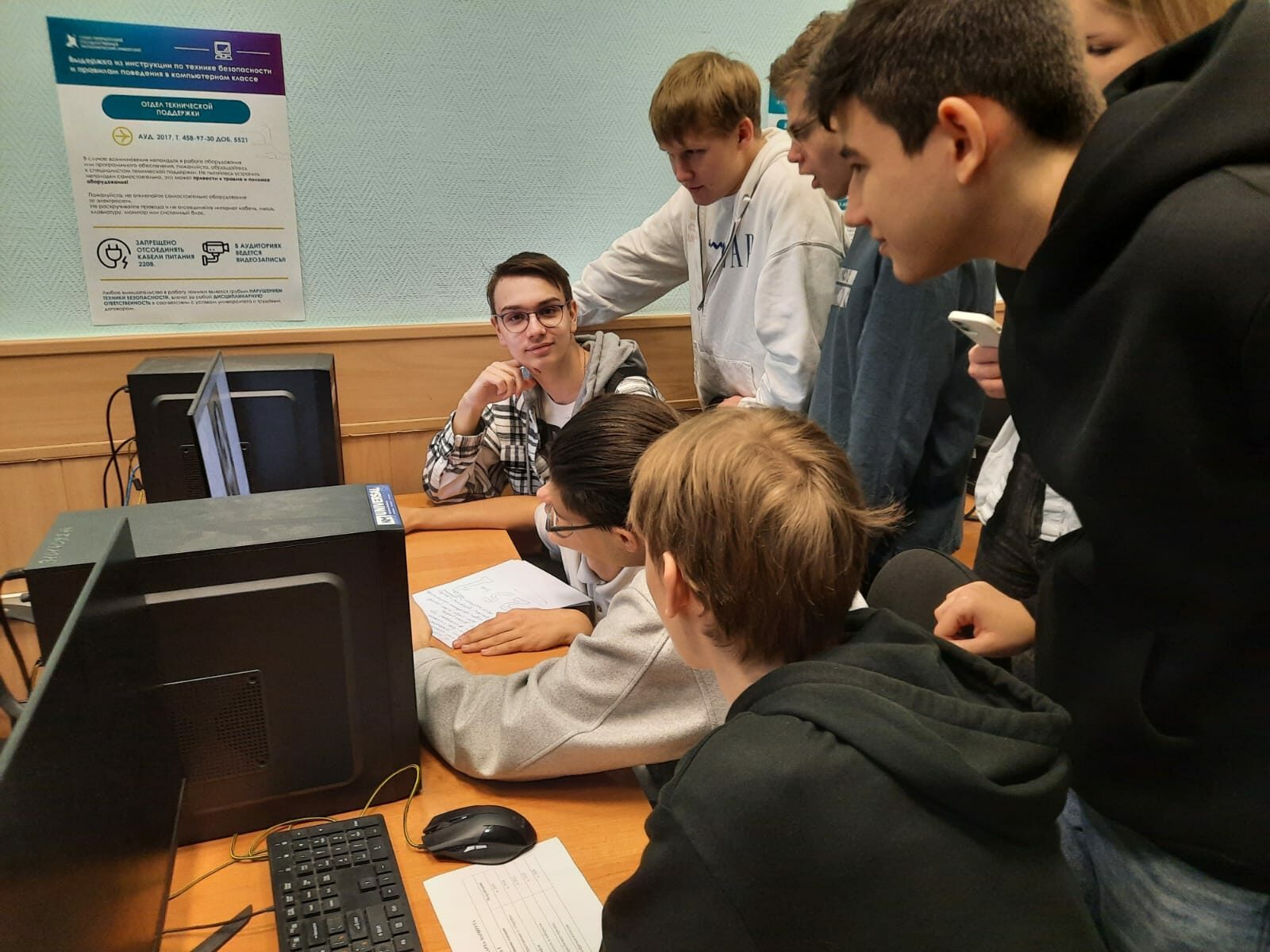 В СПбГЭУ прошел турнир по информатике для школьников