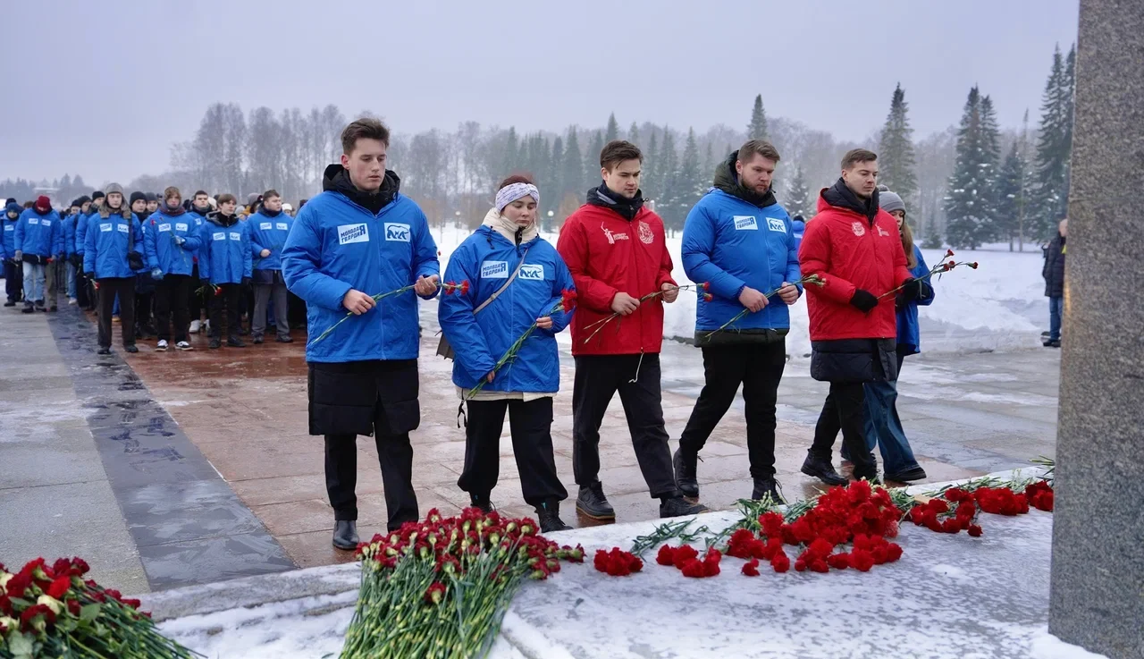 Студенты приняли участие в&nbsp;памятном мероприятии на&nbsp;Пискаревском кладбище