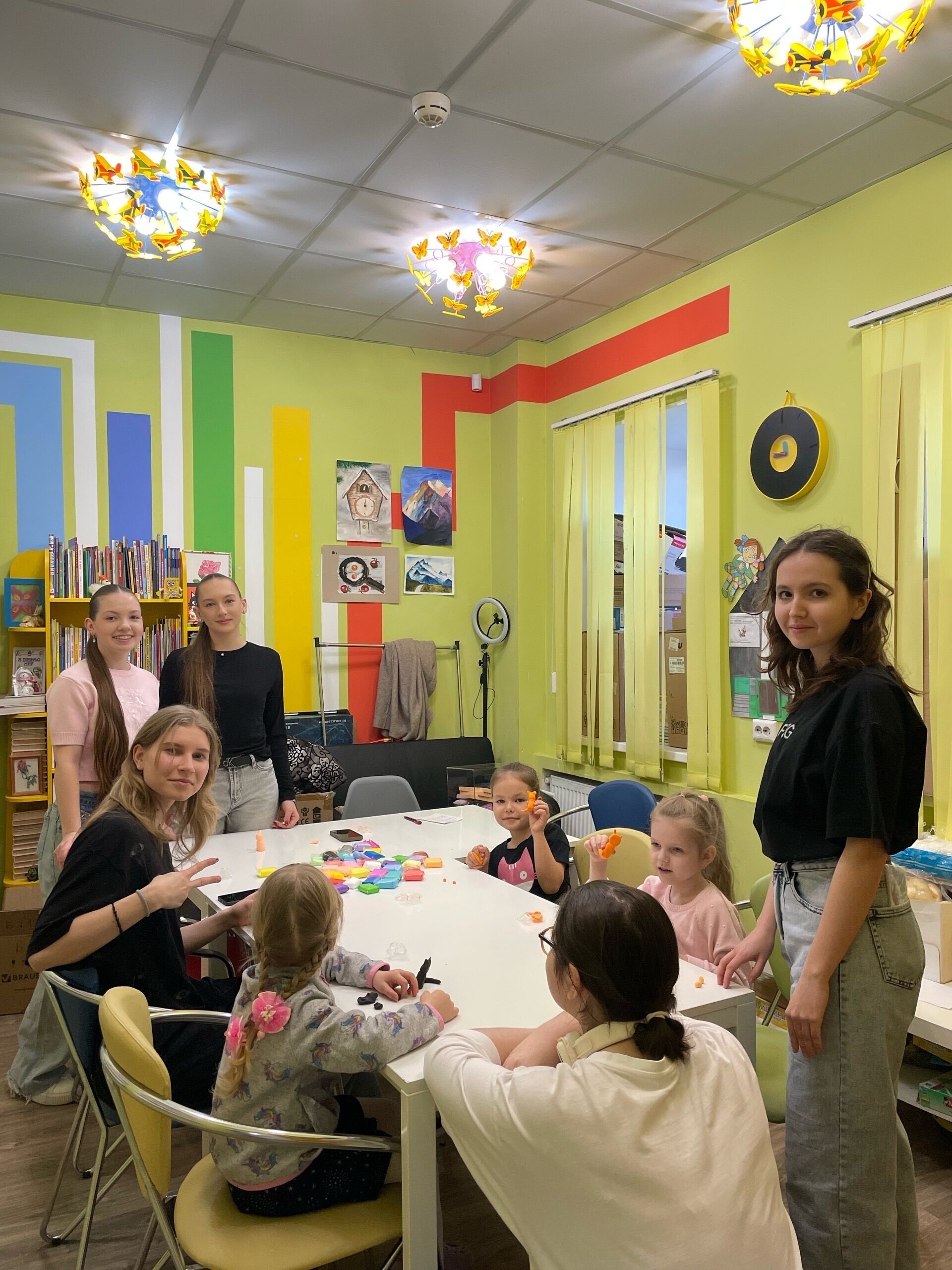 Студенты ФСТиГ провели творческий мастер-класс для юных читателей библиотеки