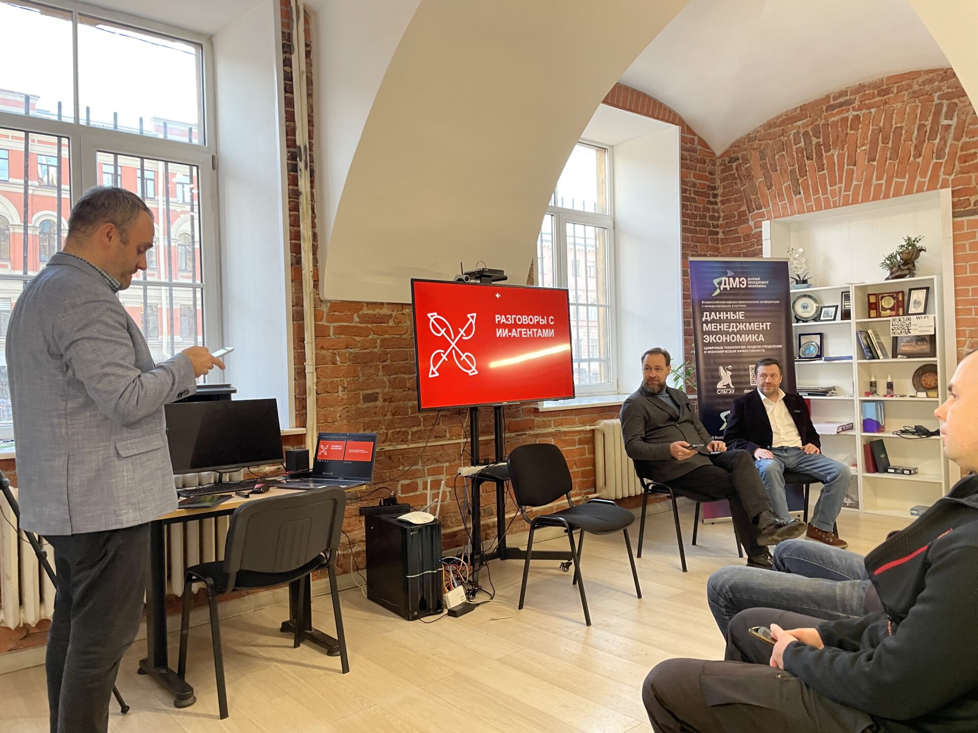 Семинары для студентов и&nbsp;преподавателей по&nbsp;вопросам внедрения ИИ&nbsp;в&nbsp;бизнес-процессы