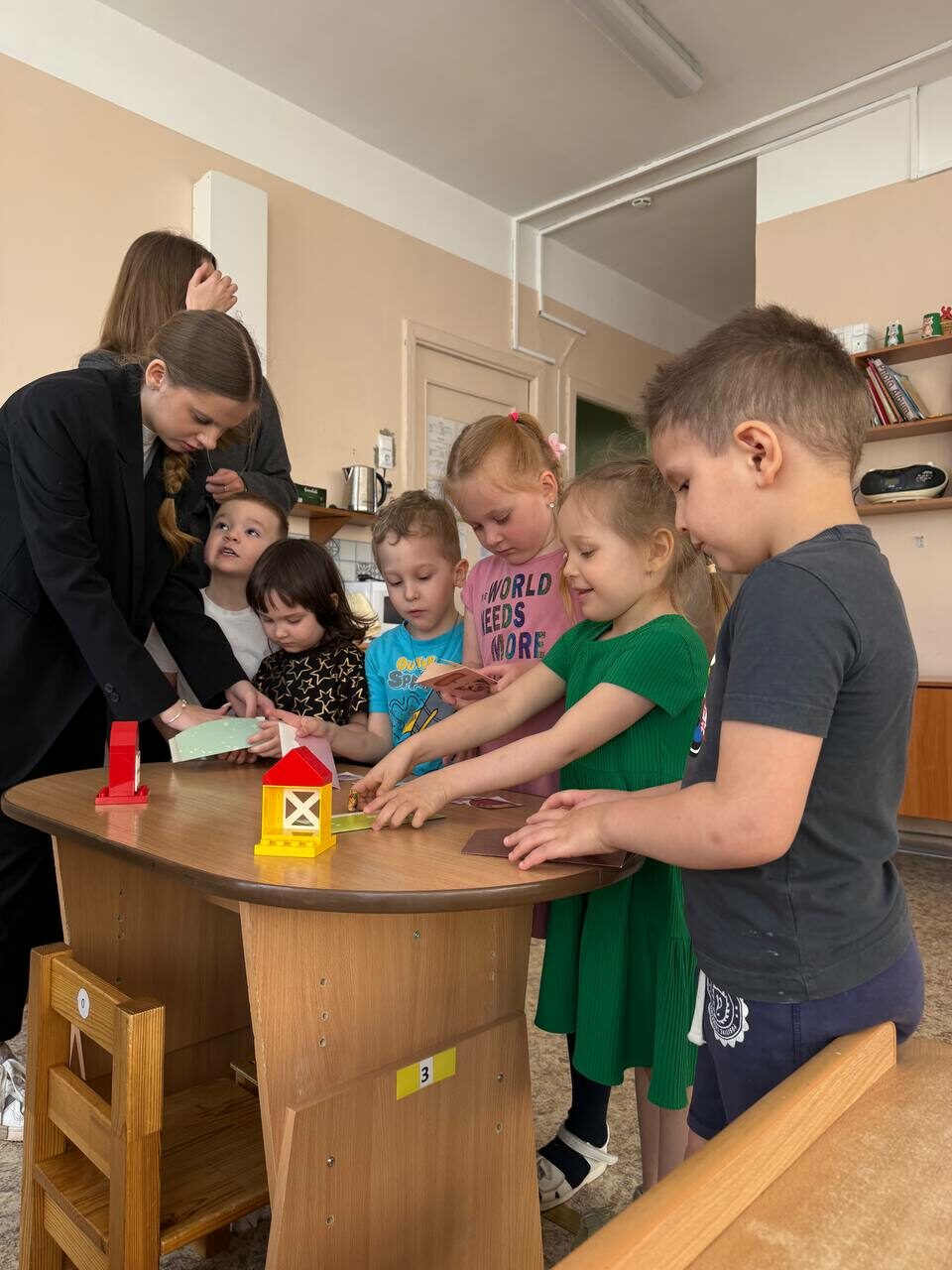 Студентки СПбГЭУ провели финансовую игру для дошкольников