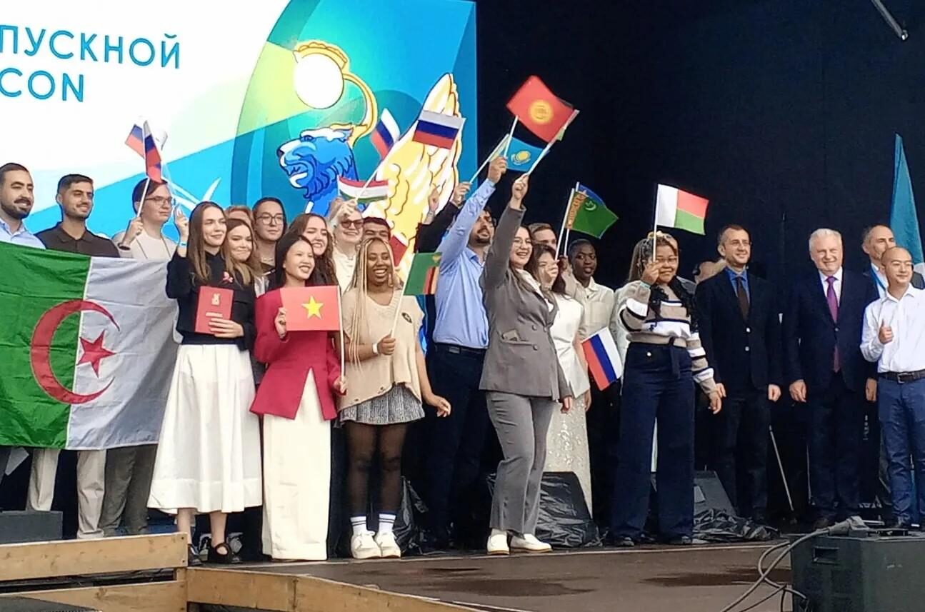 «Петербургский дневник» —&nbsp;о&nbsp;Гала-выпускном СПбГЭУ «Бирюзовые паруса»