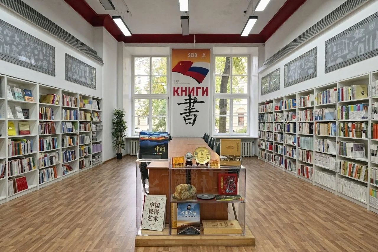  Генконсульство КНР в&nbsp;Петербурге откроет в&nbsp;СПбГЭУ «Китайские книжные полки»