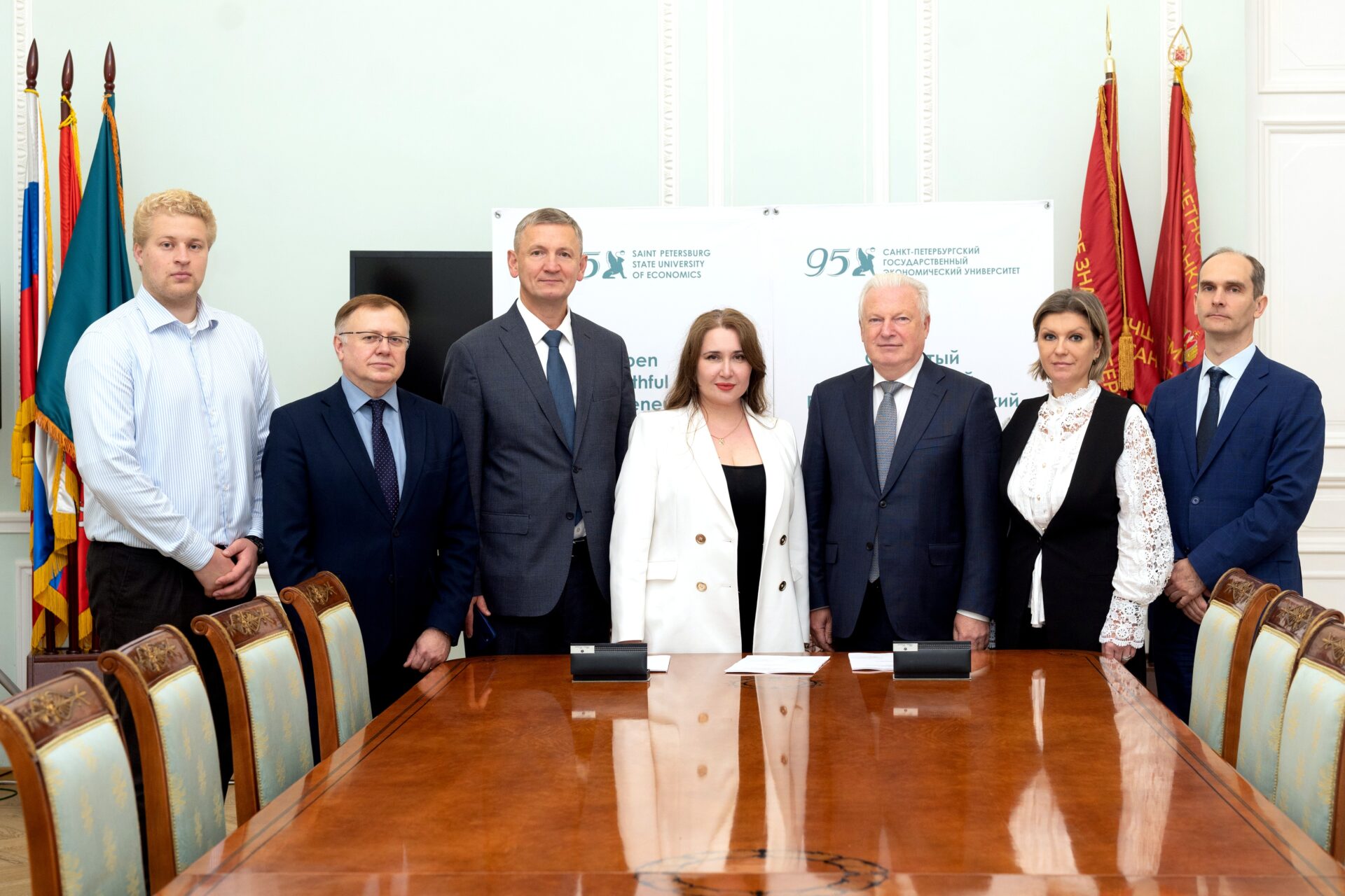 Подписан новый коллективный договор, защищающий права работников